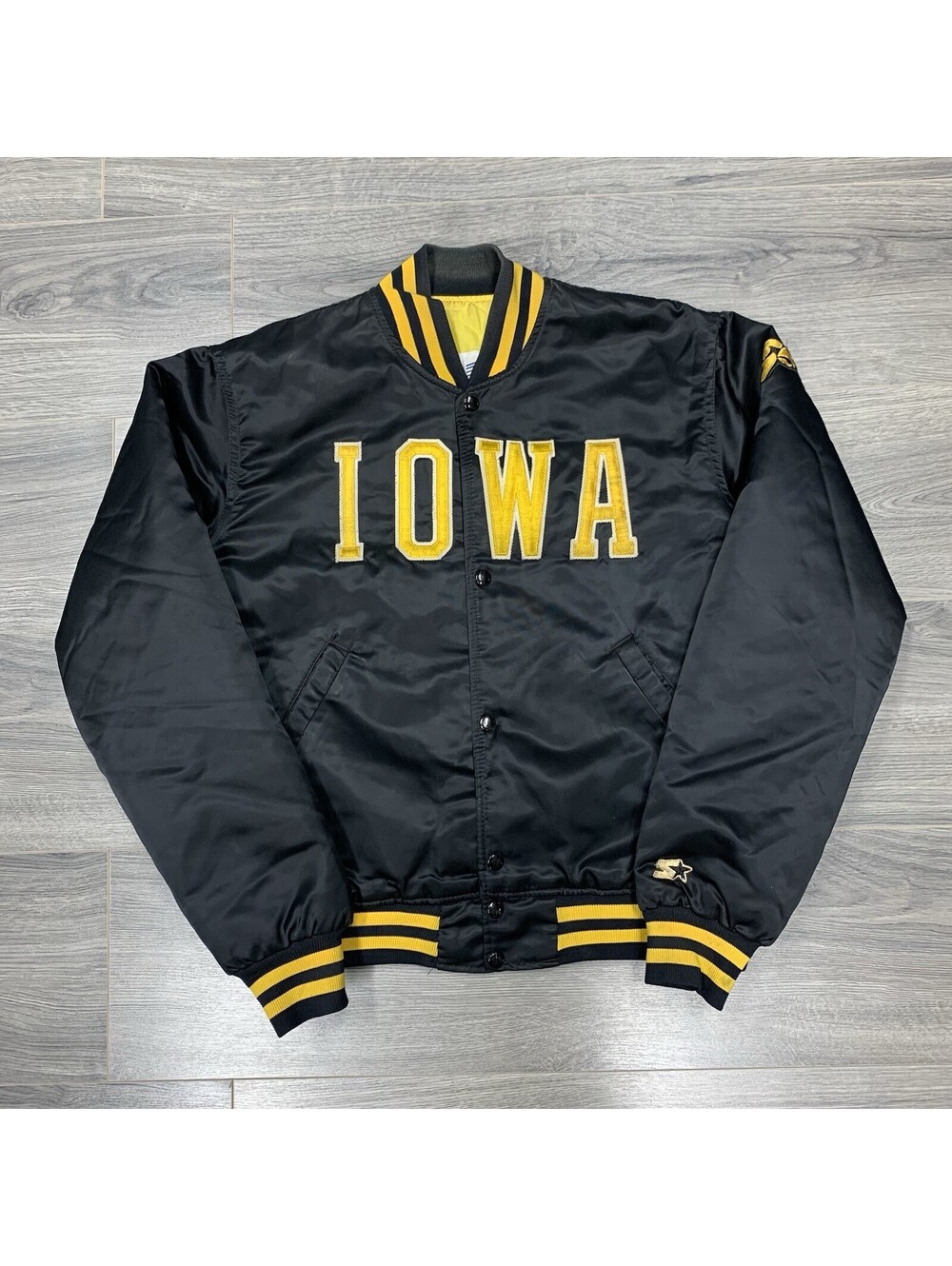 Vintage 80S Starter University Of Iowa Hawkeyes Satin Jacket Medium Rare Men’s